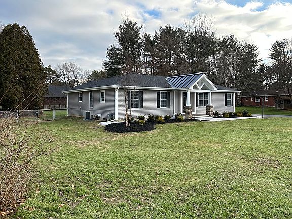 4th image of 3 Appleblossom Ln