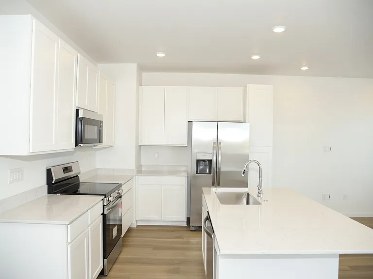 Kitchen Appliances included