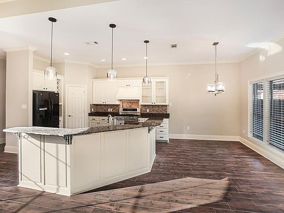 4th image of 8854 Foxgate Dr