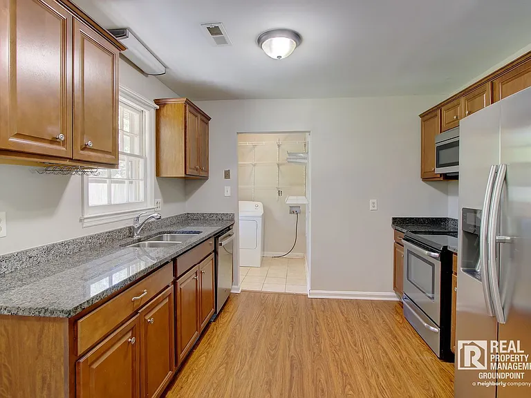 125 Tiffany Ln — Photo 2