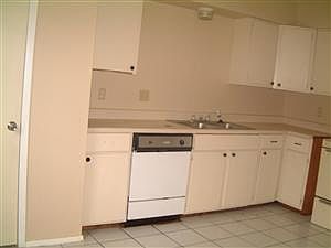 4th image of 12965 Blackpool Ln #A