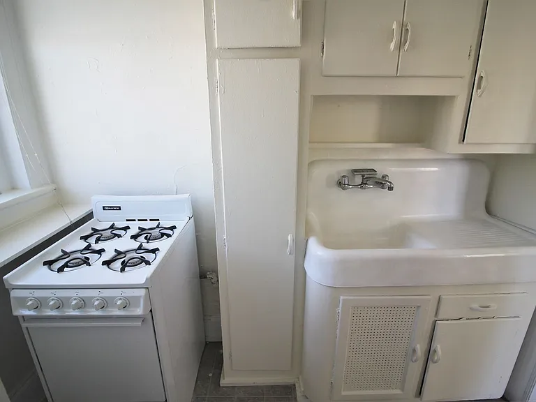 Avon Apartments — Photo 26