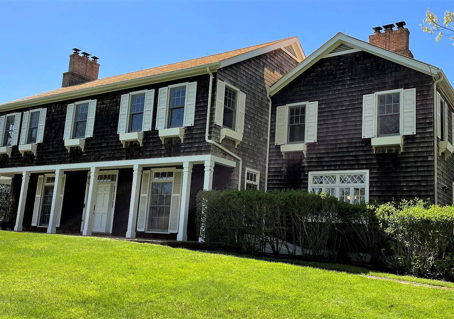 Traditional Near East Hampton Village — Photo 4