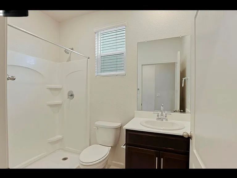 2260 Shoreline Dr — Photo 9
