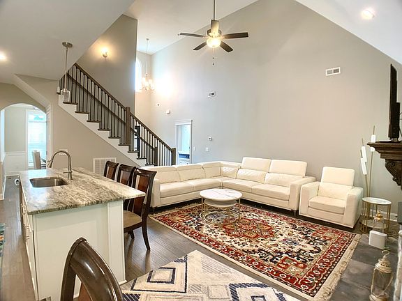 3rd image of 260 Bluebriar Trce