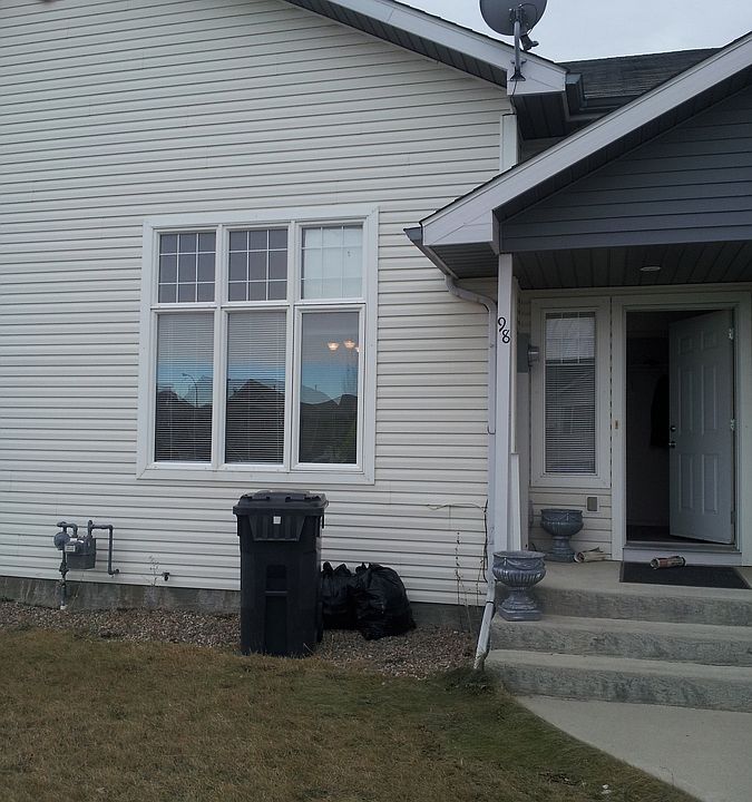 1st image of 98 Blackfoot Blvd W