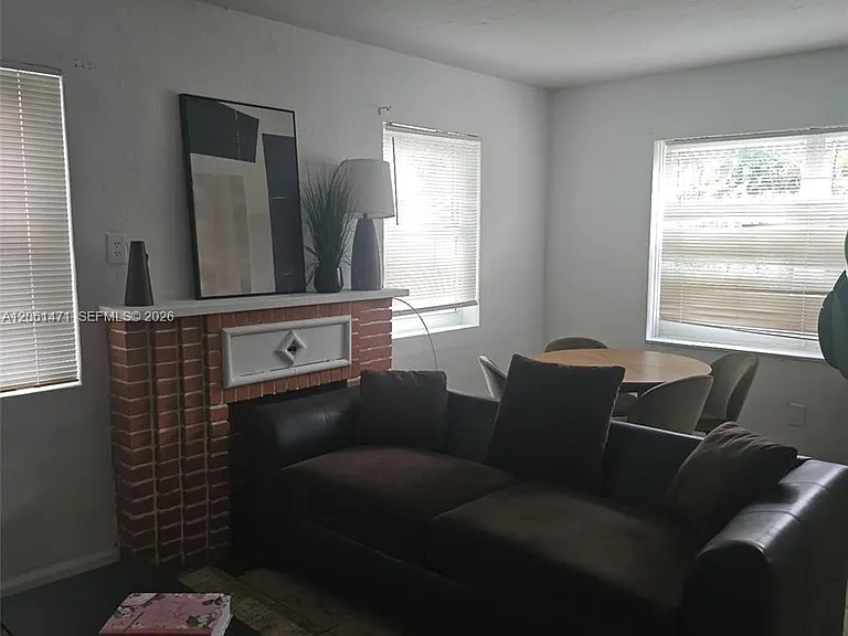 615 NE 4th St #1 — Photo 7