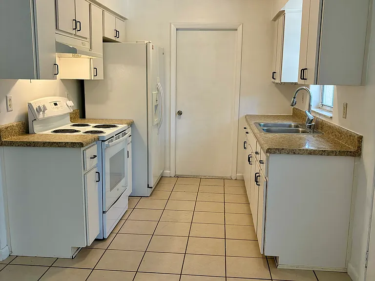 3279 E Kennedy St — Photo 14