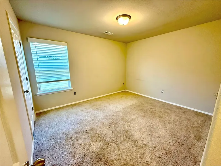 530 Woodcreek Loop — Photo 8