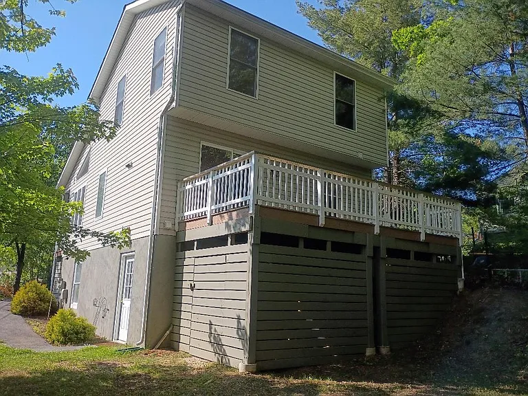 607 Overhill Dr — Photo 6