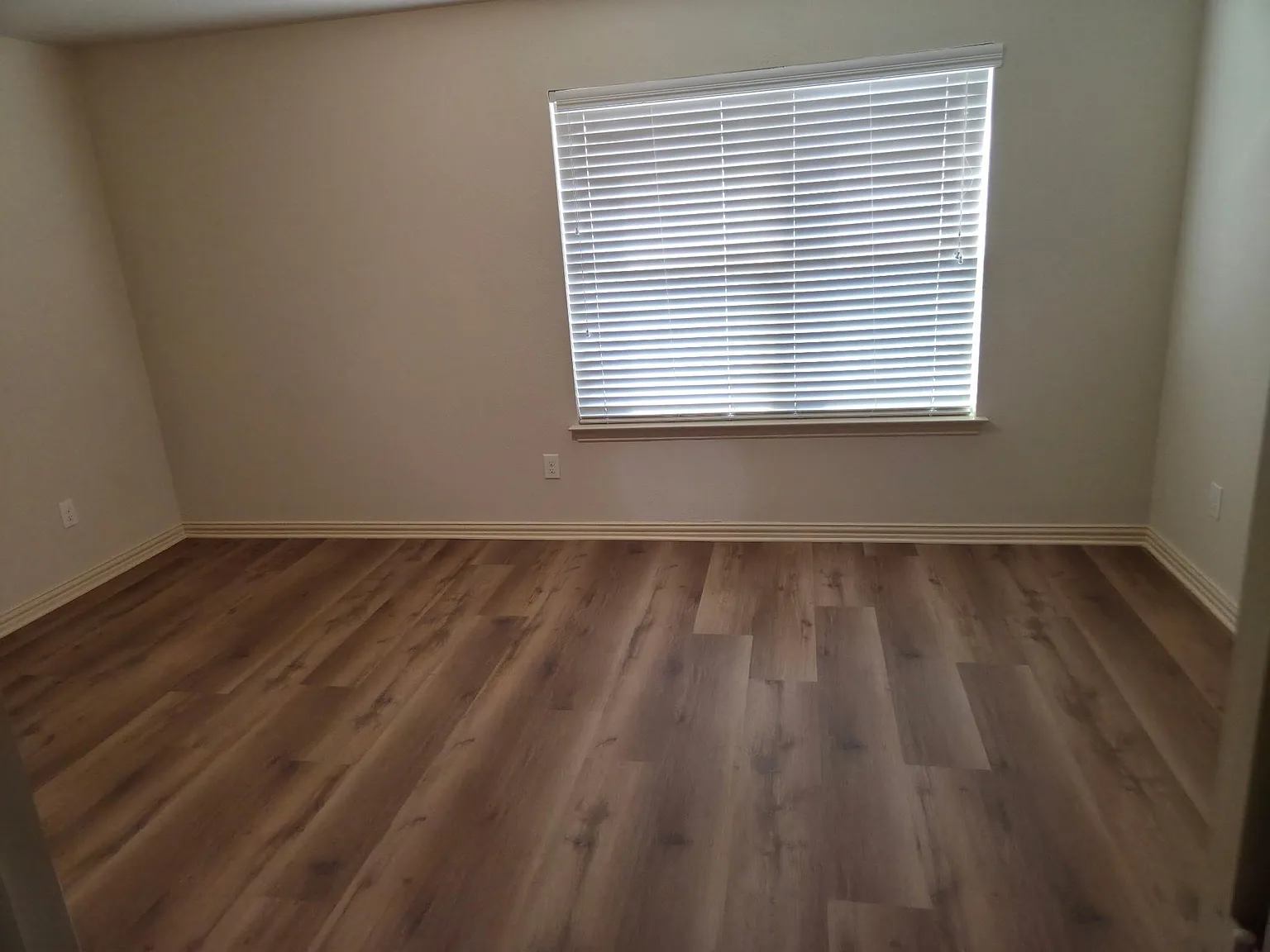 2 bed, 2.5 bath, 1491 sqft, $2,000 — Photo 2
