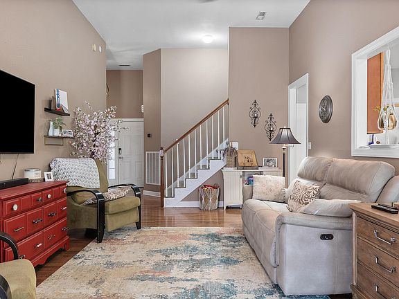 4th image of 7825 Albertson Ln