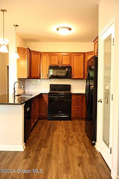 5th image of 904 Grayson Place