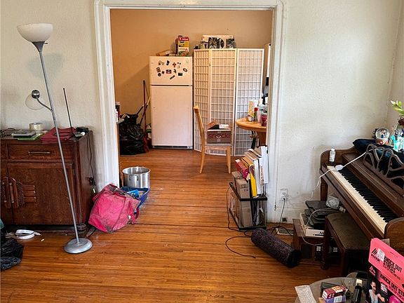 5th image of 2123 High St