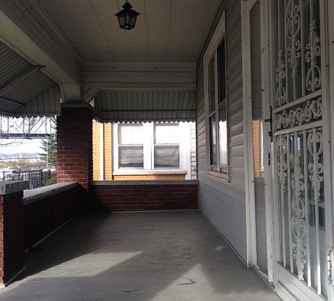 3rd image of 1028 Kanawha Blvd W