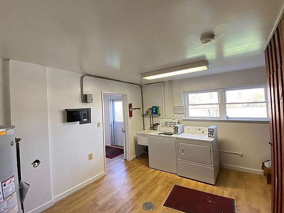 3rd image of 1609 Sheffield Ave