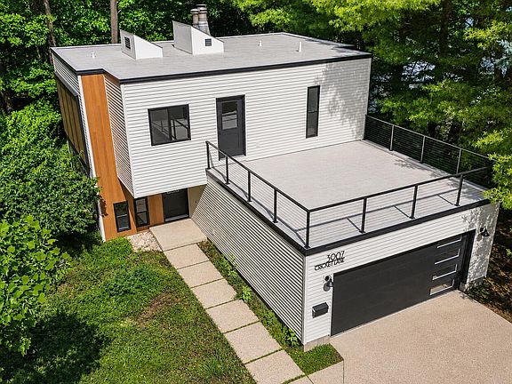 3rd image of 3907 Cricket Ln