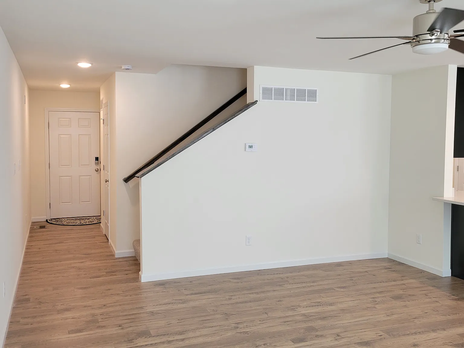 3 bed, 2.5 bath, 1719 sqft, $2,495 — Photo 3