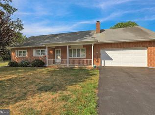 65 E Meadow Ave, Robesonia, PA 19551