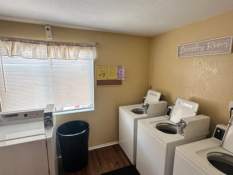 Laundry Room ( 1 of 2)