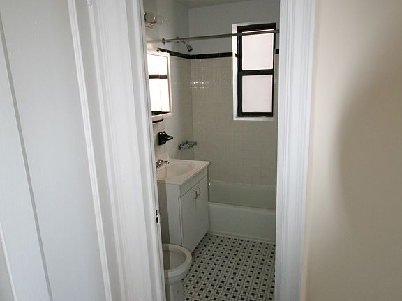 4th image of 4334 49th St APT 5G