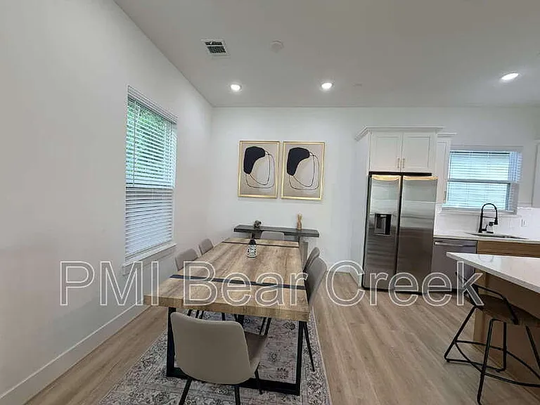 2706 Cochran St — Photo 10