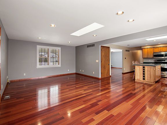 3rd image of 235 Hendron Ave