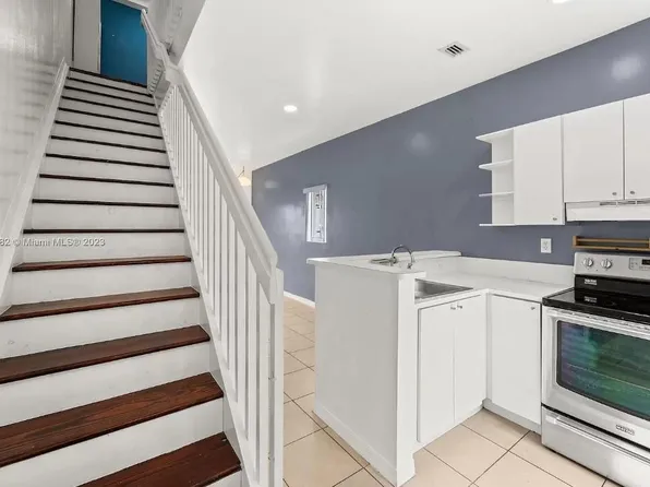 928 SW 3rd St #210, Miami, FL 33130