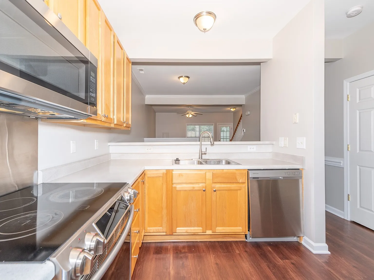 2 bed, 1200 sqft, $1,695 — Photo 3