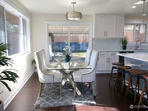 4th image of 3626 33rd Street NE