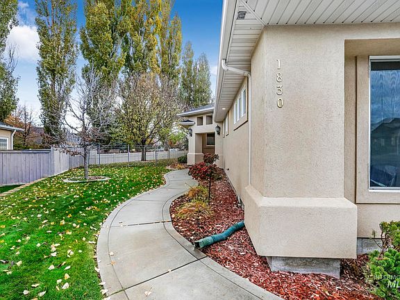 4th image of 1830 Canyon Park Ct