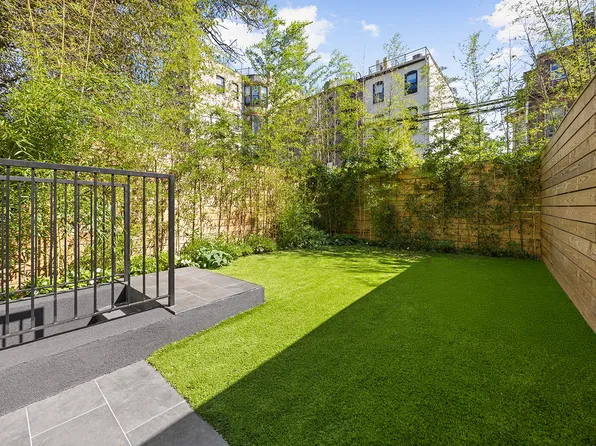 654 Jefferson Avenue image 5 of 6