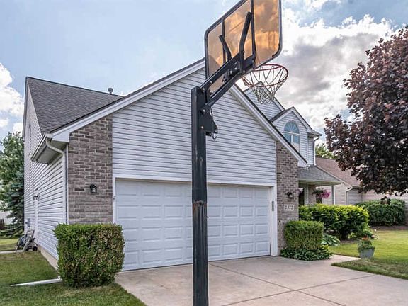 4th image of 2372 Chestnut Cres