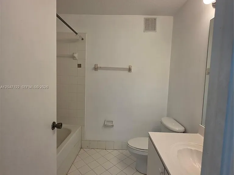 3398 NE 9th Dr #204 — Photo 11