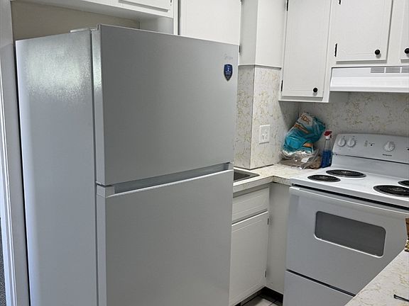 2nd image of 80 Quarry St #5
