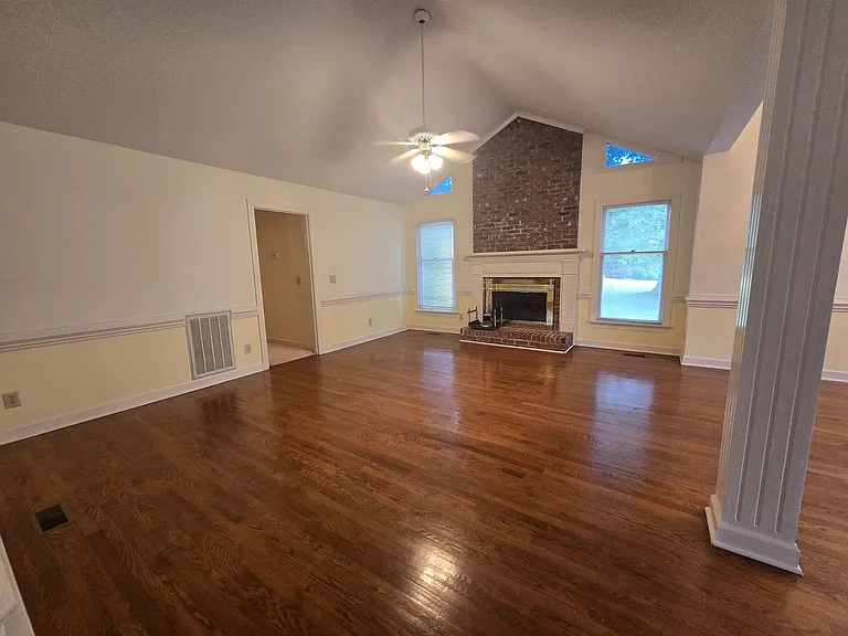 215 Mill Pond Rd — Photo 9