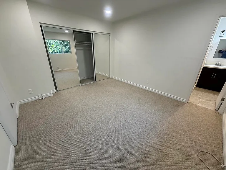 536 N Sweetzer Ave #17 — Photo 16