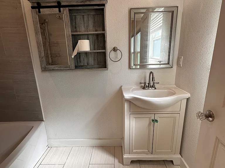 1105 W G St — Photo 17