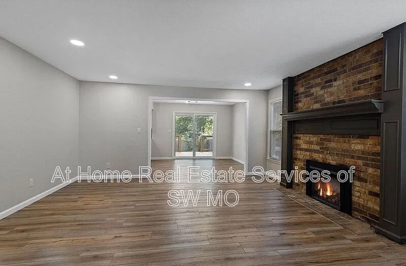 3 bed, 2.5 bath, 1700 sqft, $1,825 — Photo 4