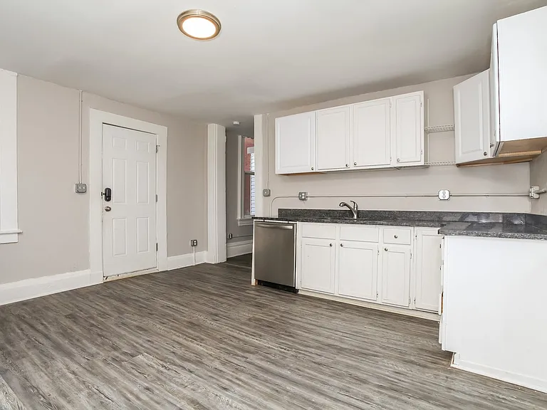 721886_020_kitchen_13495715.jpg