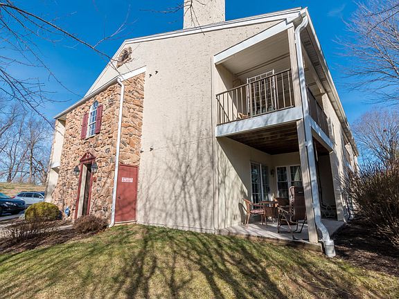 2nd image of 139 Oak Knoll Cir
