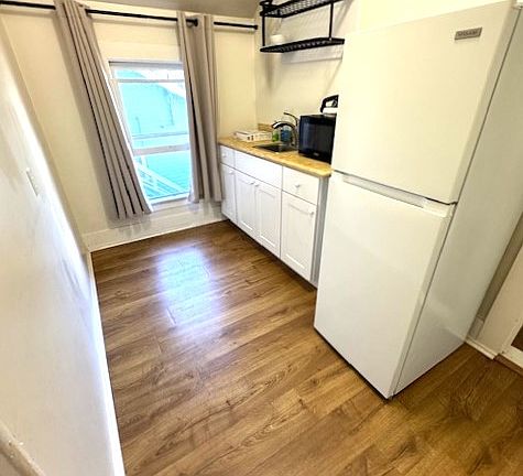 5th image of 216 W Ortega St #A