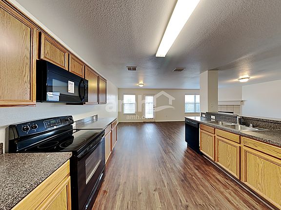 4th image of 1302 Long Branch Dr