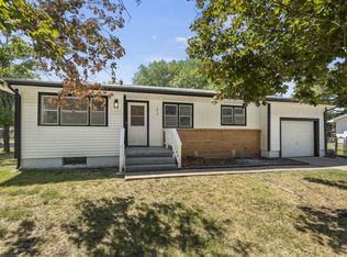 1213 Grove Ave, Newton, KS 67114