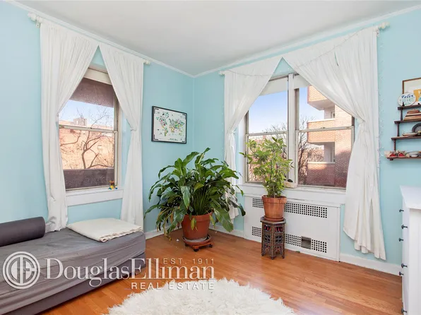 920 East 17th Street image 1 of 8