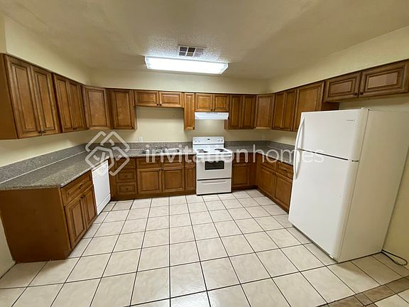 5th image of 8233 W Clarendon Ave
