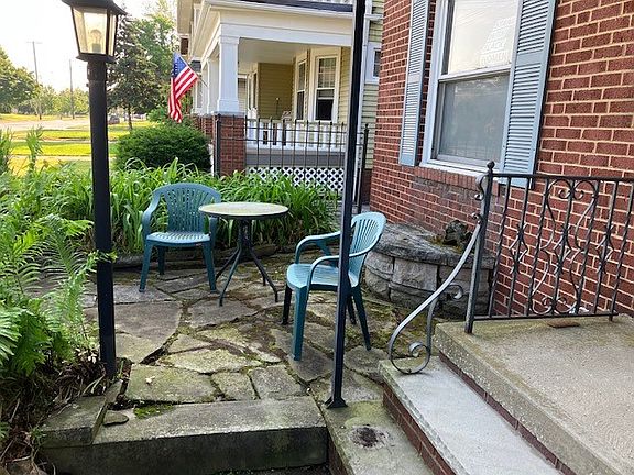 Front sandstone patio/ front entrance