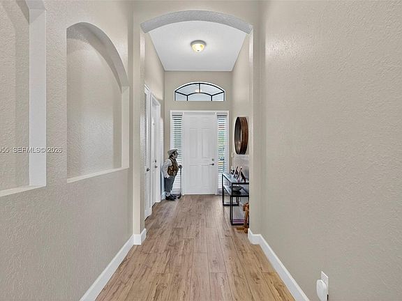 4th image of 8782 NW 41st St