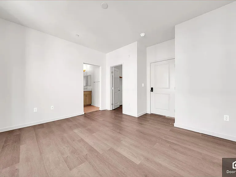 master bedroom 2 in 3rd floor