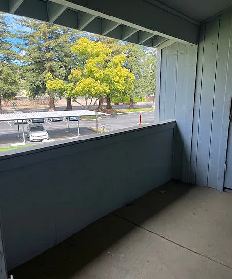 Glenbrook Apartments — Photo 40